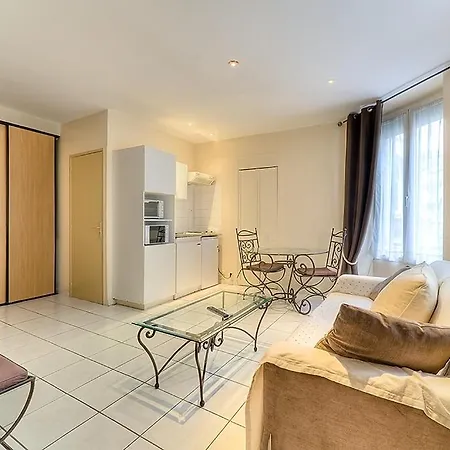 Chryseis Apartment *